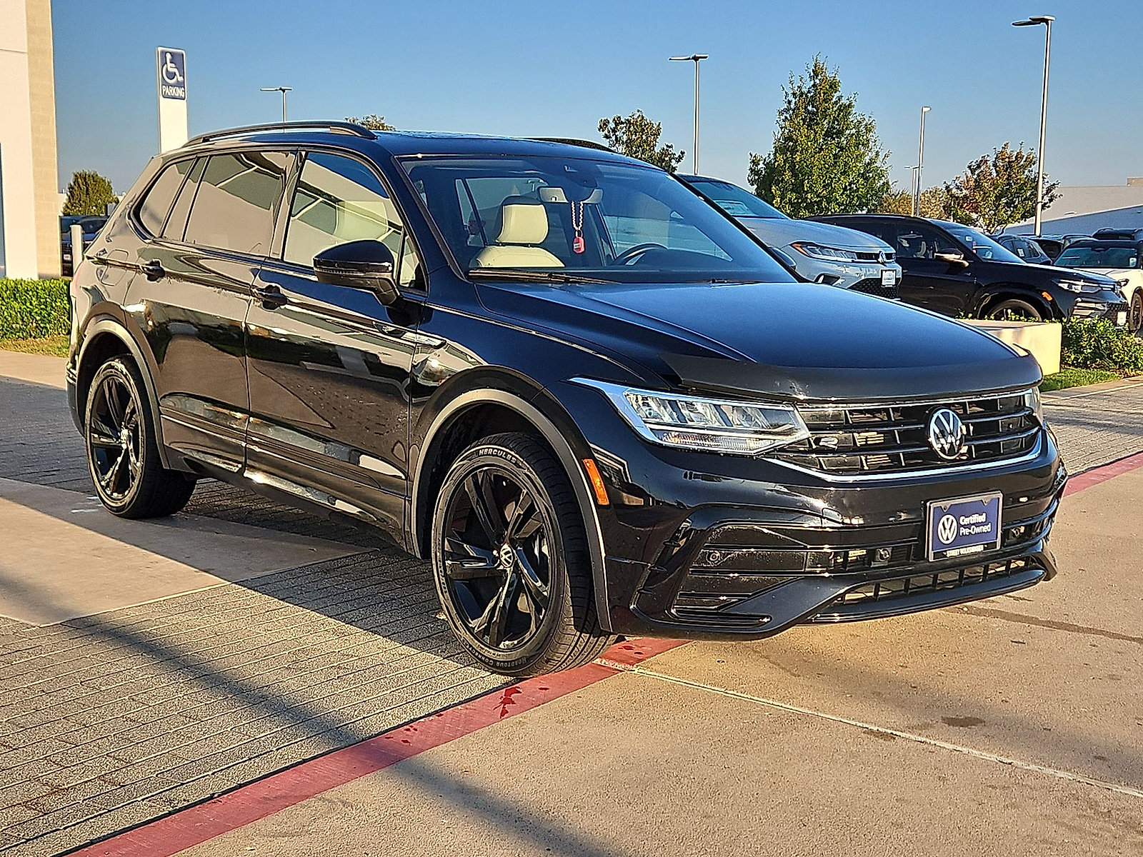 Certified 2024 Volkswagen Tiguan SE R-Line w/ MDO Package, Three-Row FWD image 2