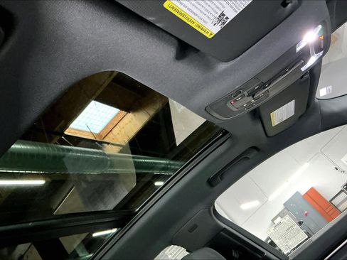 Used 2025 Audi Q3 2.0T Premium image 24