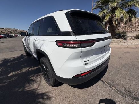 Used 2023 Jeep Grand Cherokee Altitude AWD/4WD image 3