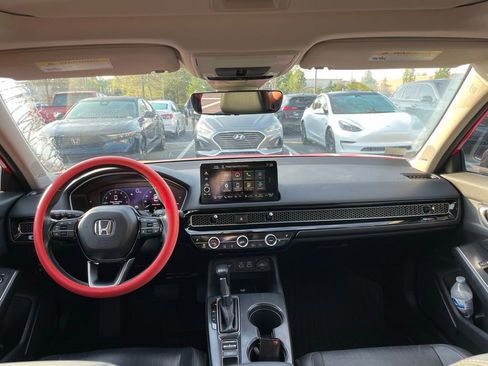 Used 2022 Honda Civic Touring image 5