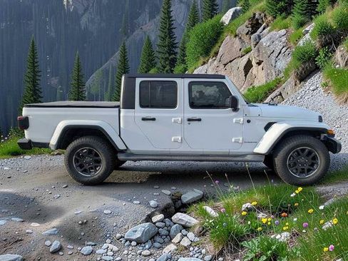Used 2020 Jeep Gladiator Overland AWD/4WD image 7