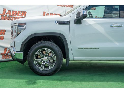 Used 2025 GMC Sierra 1500 SLT AWD/4WD image 28