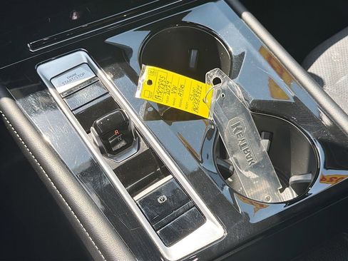 Used 2024 Volkswagen Atlas SE image 29