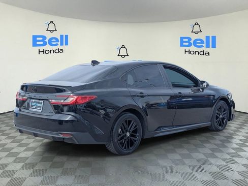 Used 2025 Toyota Camry SE AWD/4WD image 4