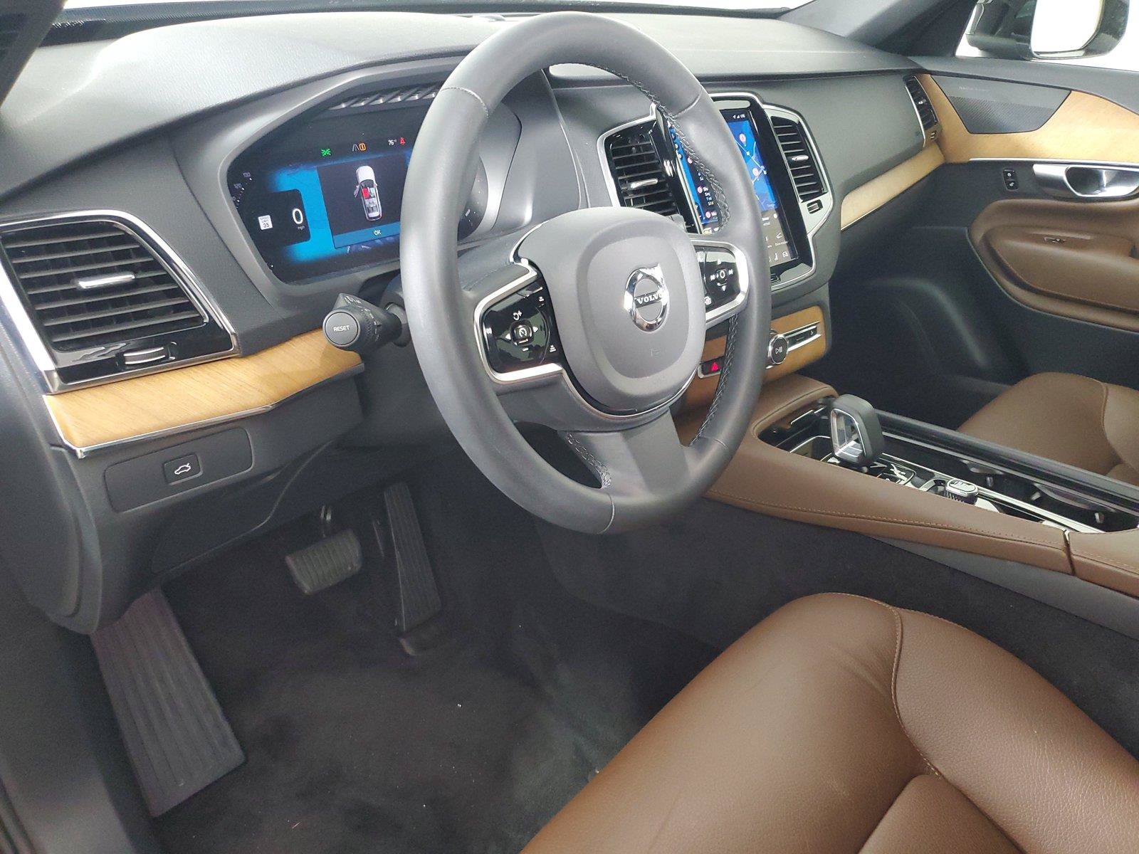 Used 2023 Volvo XC90 B6 Plus AWD/4WD image 24