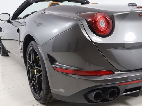 Used 2018 Ferrari California T image 40