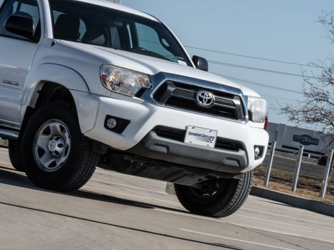 Used 2014 Toyota Tacoma PreRunner w/ SR5 Package image 5