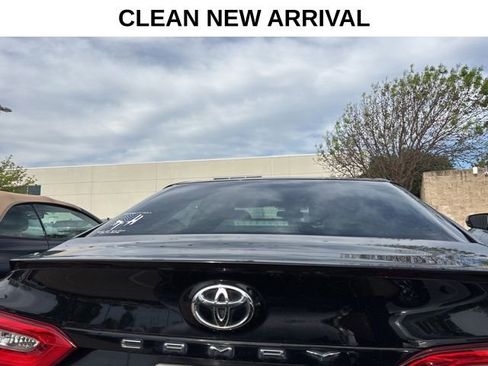 Used 2018 Toyota Camry SE image 5