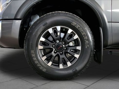 Used 2021 Nissan Titan PRO-4X w/ Pro-4x Convenience Package AWD/4WD image 11