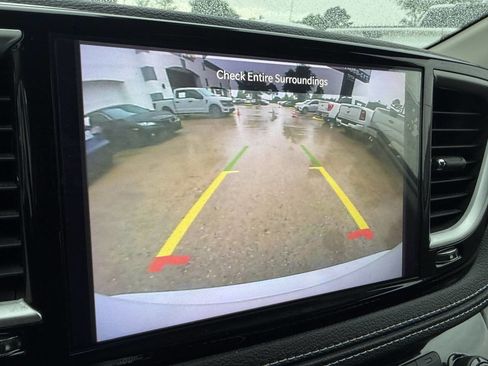 Used 2023 Chrysler Pacifica Touring-L FWD image 24