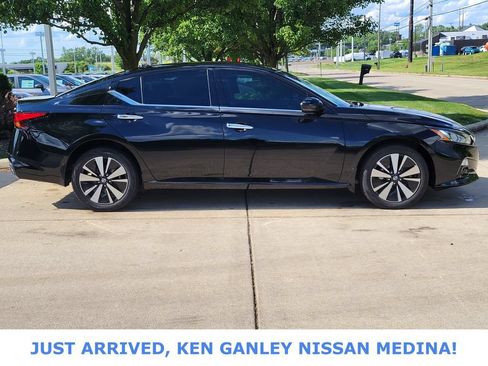 Used 2020 Nissan Altima 2.5 SV AWD/4WD image 2
