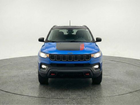 Used 2025 Jeep Compass Trailhawk AWD/4WD image 2