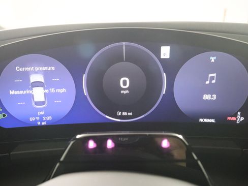 New 2026 Porsche Macan Electric RWD image 18