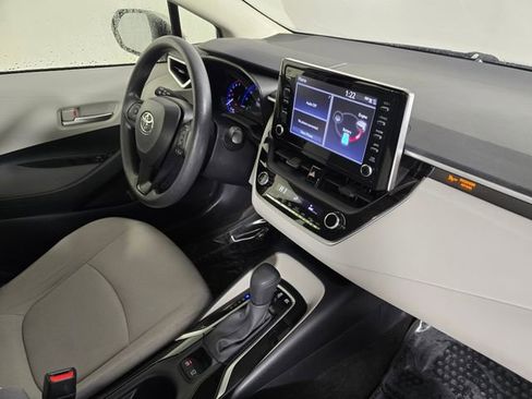 Used 2020 Toyota Corolla LE image 10