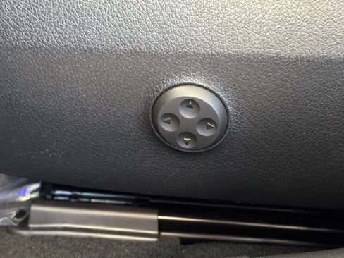 Used 2025 Mercedes-Benz C 300 Sedan image 18