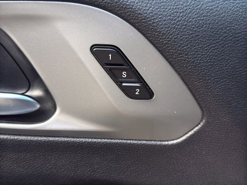 Used 2025 Chrysler Pacifica Select FWD image 10