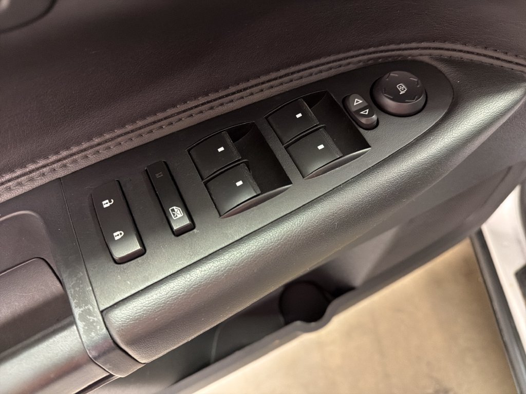 Used 2009 Saturn Outlook XE w/ Convenience Package FWD image 21