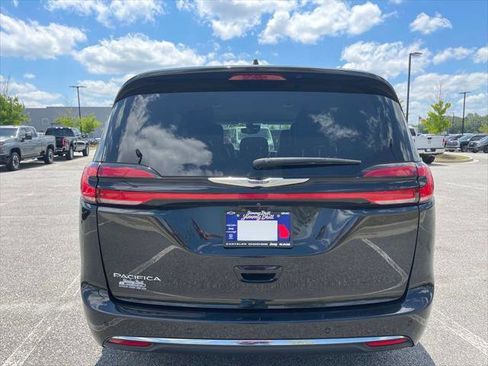 Certified 2023 Chrysler Pacifica Touring-L FWD image 20
