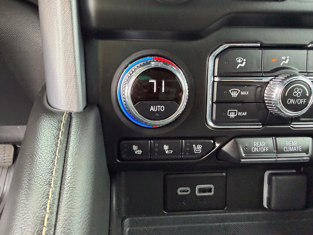 Used 2024 GMC Yukon SLT w/ SLT Luxury Package AWD/4WD image 38