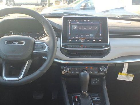 Certified 2023 Jeep Compass Limited w/ Sun and Sound Group AWD/4WD image 11