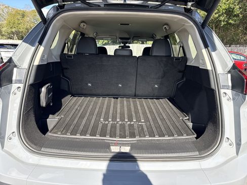 Used 2025 Nissan Rogue SV AWD/4WD image 29