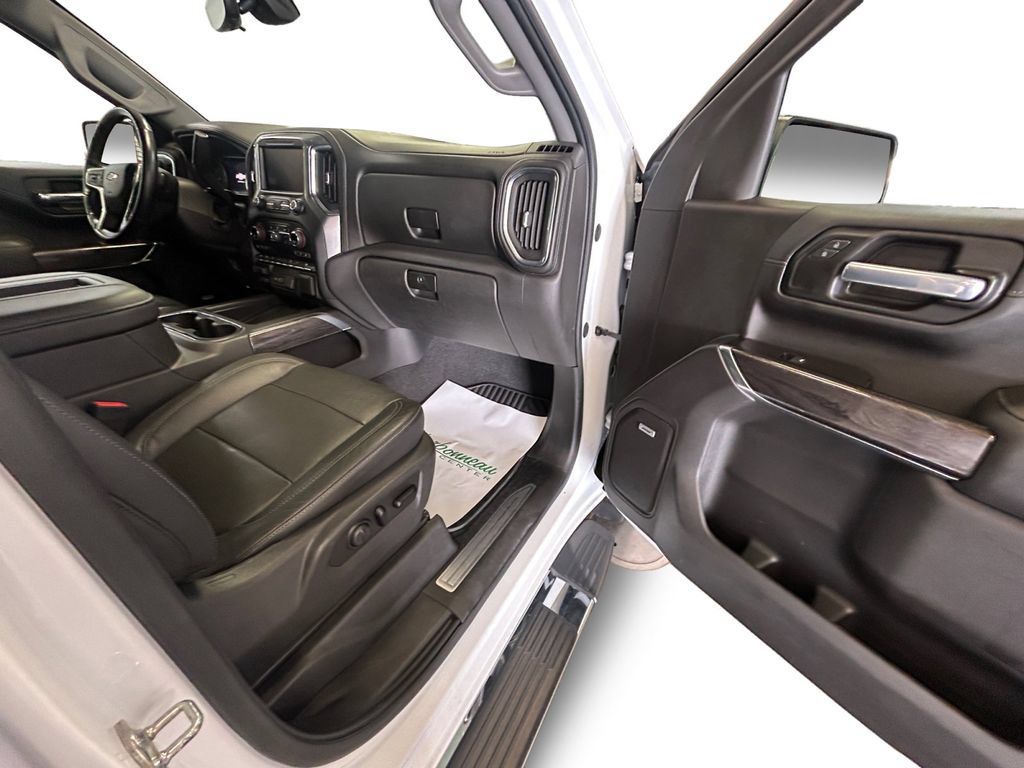 Used 2020 Chevrolet Silverado 1500 LTZ w/ LTZ Premium Package AWD/4WD image 12