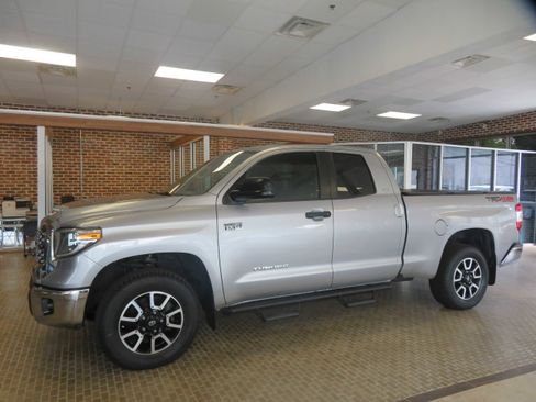 Used 2018 Toyota Tundra SR5 w/ TRD Off Road Package AWD/4WD image 77