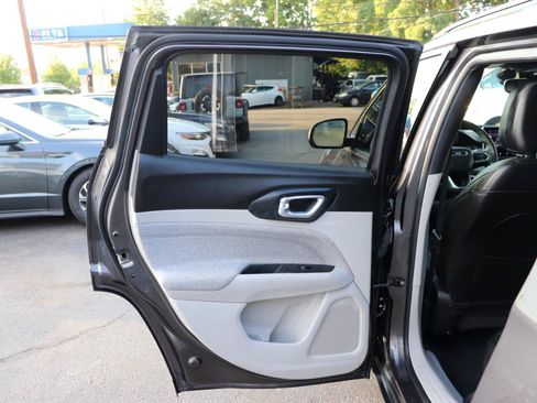 Used 2024 Jeep Compass Latitude AWD/4WD image 25
