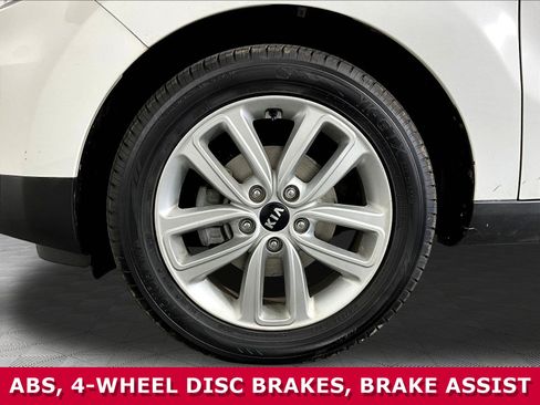Used 2018 Kia Soul + FWD image 32