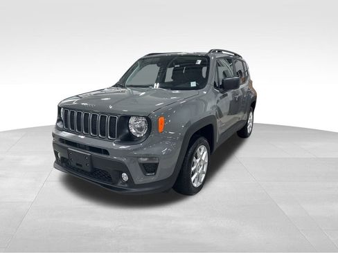 Used 2022 Jeep Renegade Latitude w/ Convenience Group image 3