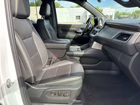 Used 2022 Chevrolet Suburban Premier AWD/4WD image 28
