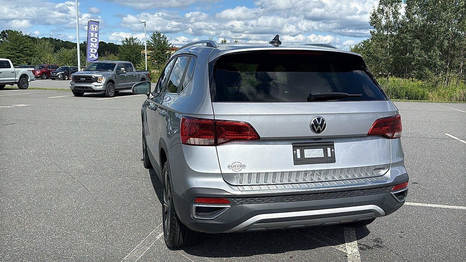 Used 2023 Volkswagen Taos SE w/ Panoramic Sunroof Package AWD/4WD image 8