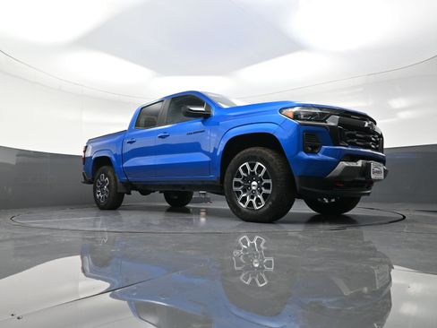 Used 2024 Chevrolet Colorado Z71 w/ Z71 Convenience Package 2 image 9