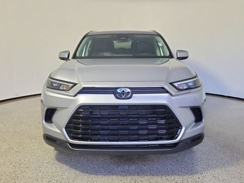 Used 2025 Toyota Grand Highlander AWD image 3