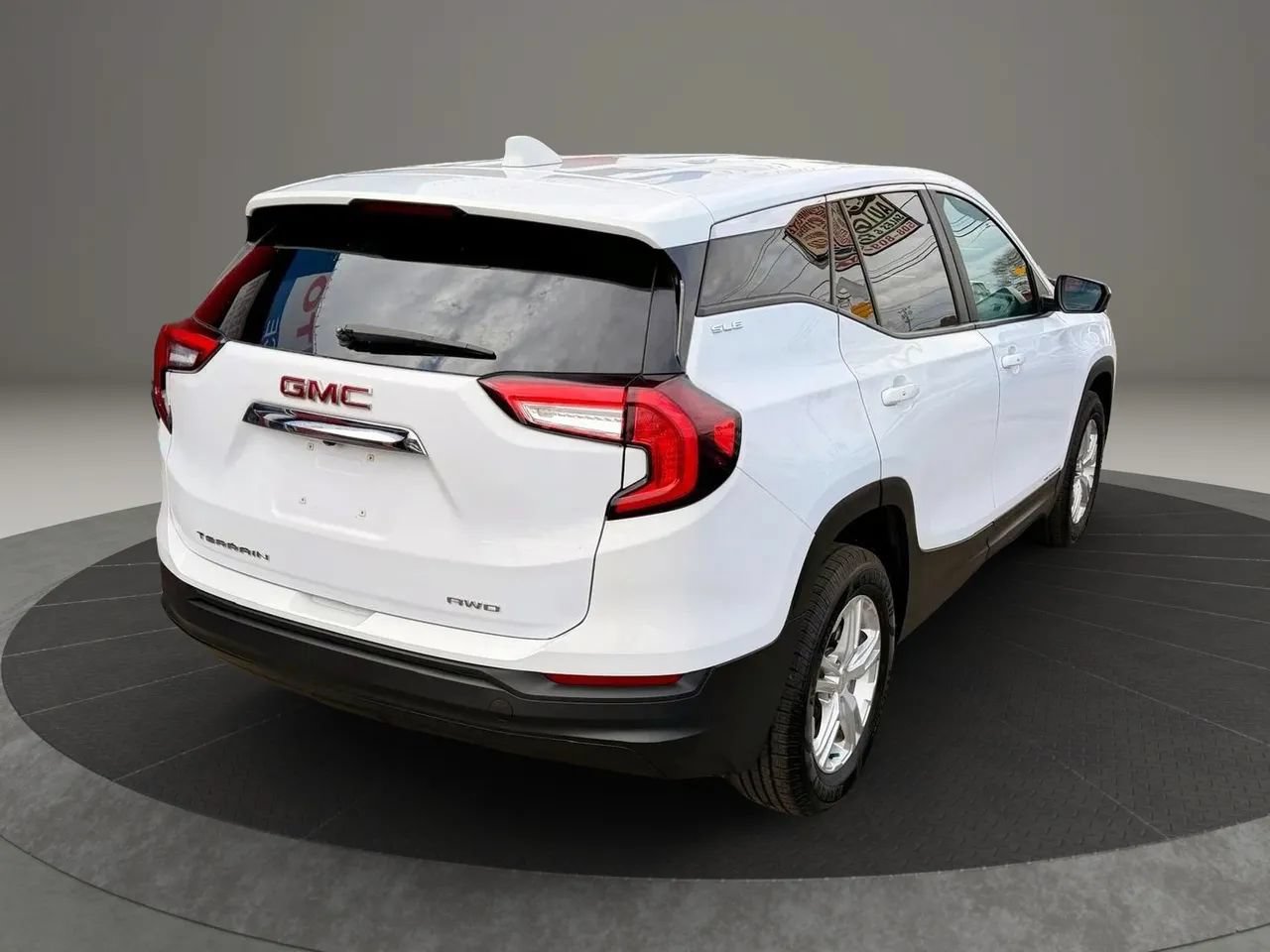 Used 2022 GMC Terrain SLE AWD/4WD image 4