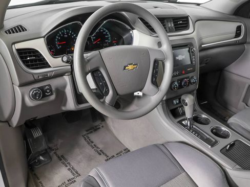 Used 2017 Chevrolet Traverse LS FWD image 5