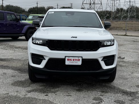 New 2025 Jeep Grand Cherokee Altitude image 5
