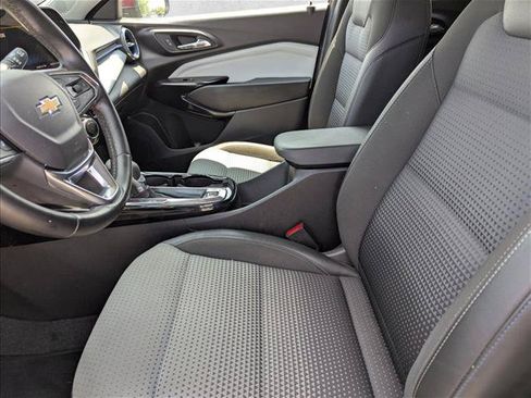 Used 2024 Chevrolet Trax LT w/ LT Convenience Package FWD image 22