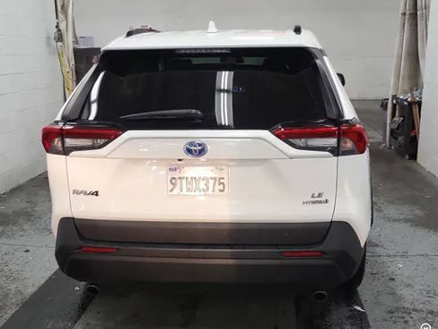 Used 2020 Toyota RAV4 LE AWD/4WD image 5