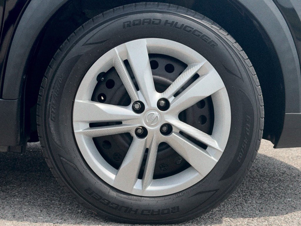 Used 2020 Nissan Kicks S FWD image 28