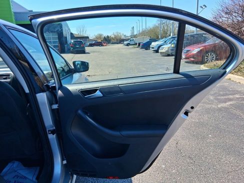 Used 2011 Volkswagen Jetta SE FWD image 11