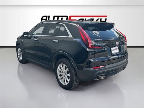 Used 2022 Cadillac XT4 Luxury w/ Cold Weather Package image 5