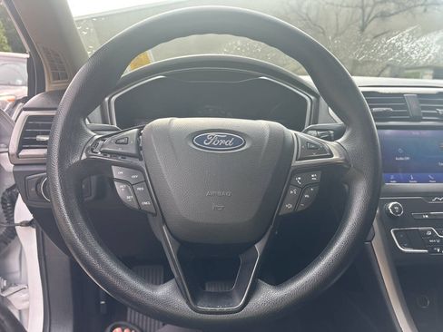 Used 2020 Ford Fusion SE FWD image 11