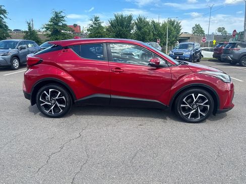Used 2021 Toyota C-HR XLE FWD image 9