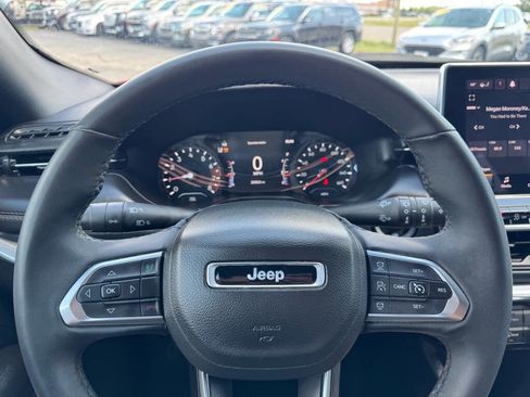Used 2023 Jeep Compass Limited image 18