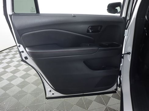 Used 2024 Honda Passport Black Edition image 29