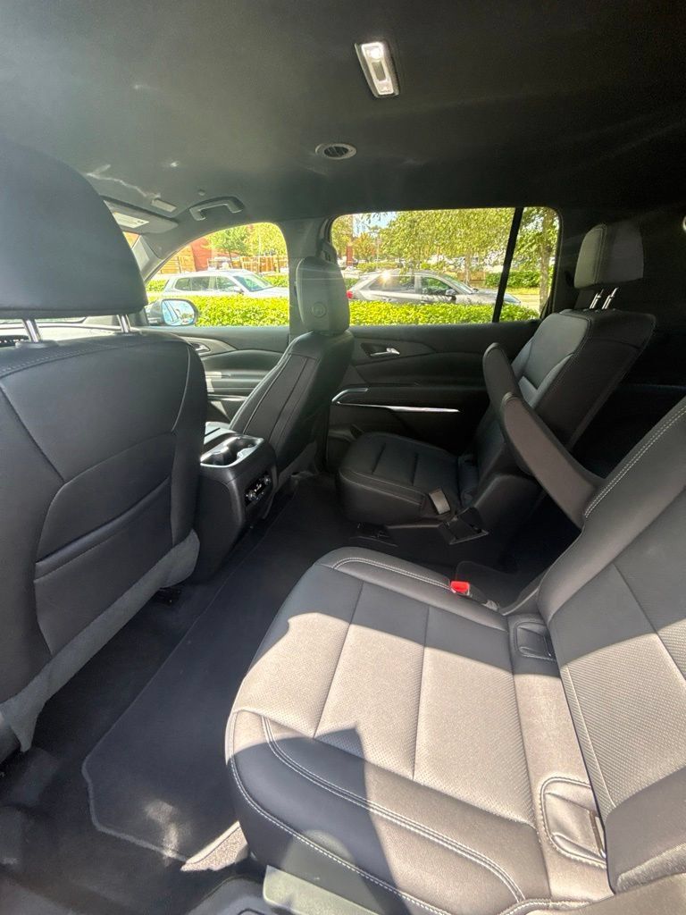 Used 2026 Chevrolet Traverse LT AWD/4WD image 17