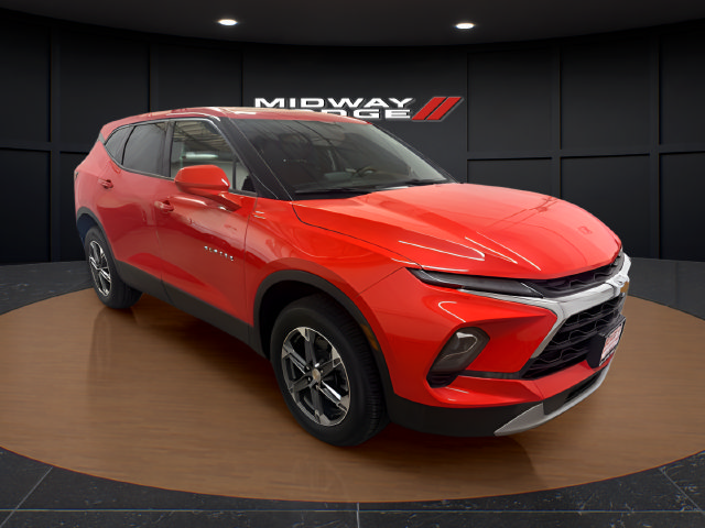 Used 2025 Chevrolet Blazer LT FWD image 1