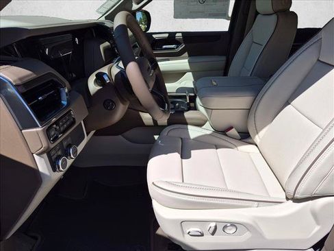 New 2026 GMC Yukon XL Denali w/ Sun & Power Step Package AWD/4WD image 4