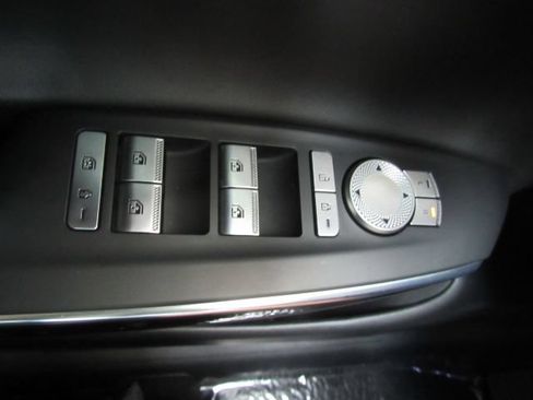 Used 2022 Genesis GV70 2.5T AWD/4WD image 36
